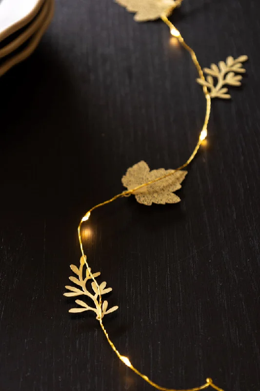 Gold Shimmer Leaf Detail Light Chain