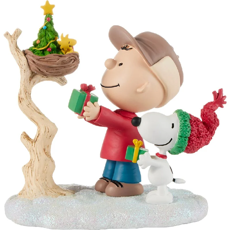 Precious Moments : Charlie Brown and Snoopy Giving Woodstock a Gift Figurine